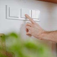 Senic Smart Switch Philips Hue 3-dielny, biely lesklý