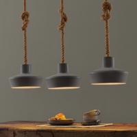 Závesná lampa Retrope s tromi tienidlami v betónovom vzhľade